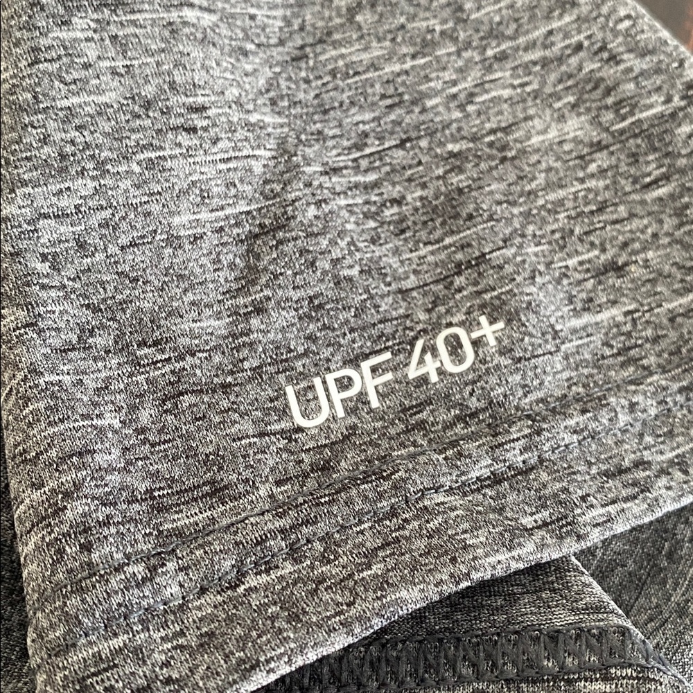 Mens Large Nike Dri-FIT Swim Shirt with UPF 40 + in Heather Gray - Picture 6 of 6